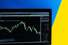 Cryptocurrency Social Trading: What It Is and How It Works