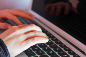 How to Use LinkedIn to Network with Influencers: A Comprehensive Guide