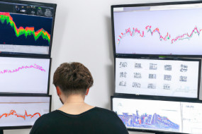 Pros and Cons of Trading Altcoins: An In-Depth Analysis