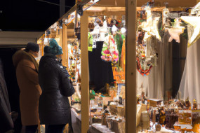 Supporting Small Businesses During the Holidays: How to Help Your Community During This Festive Season