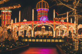 The Best Christmas Light Displays in the World - Enjoy the Glow of Festivity