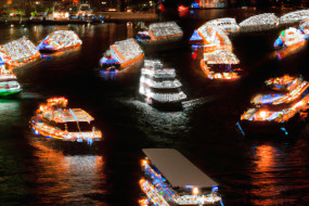 The Best Holiday Lighting Displays Around the World