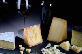 The Best Wine Pairings for Different Types of Cheese