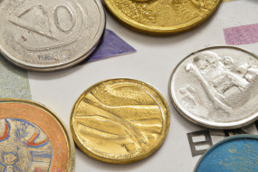 The Future of Money: Cryptocurrency or Fiat Currency?